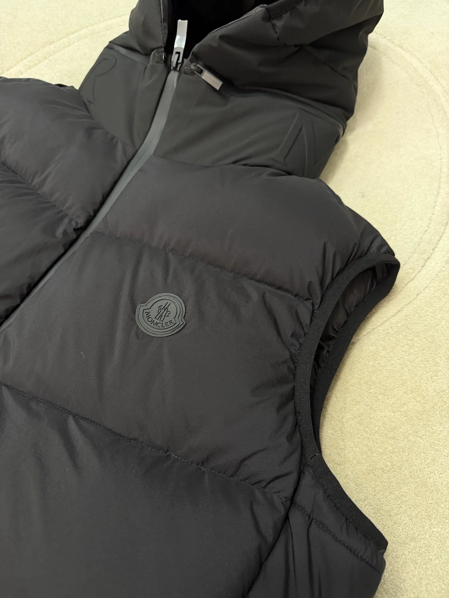 Moncler Valmasque Valmasque ， 。 Valmasque ， Series 。 。 ， ， 。 size：12345